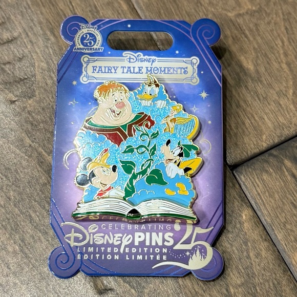 Fairy Tale Moments Disney Pin: Mickey & the Beanstalk - Picture 2 of 3